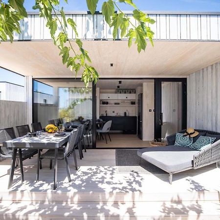 Arcadia Eco-Luxe Mobile Homes With Infinity Pool By Oiko Collection Privlaka  Eksteriør bilde