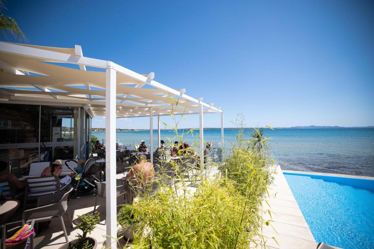 Arcadia Eco-Luxe Mobile Homes With Infinity Pool By Oiko Collection Privlaka  Eksteriør bilde