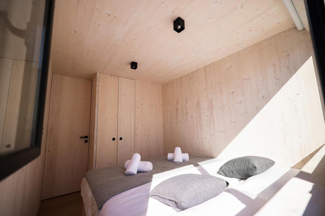 Arcadia Eco-Luxe Mobile Homes With Infinity Pool By Oiko Collection Privlaka  Eksteriør bilde