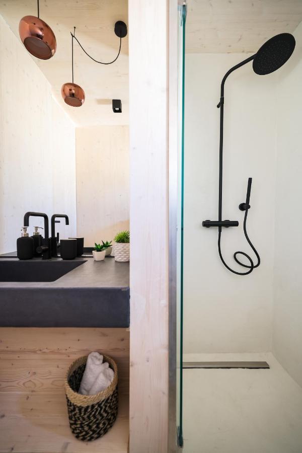 Arcadia Eco-Luxe Mobile Homes With Infinity Pool By Oiko Collection Privlaka  Eksteriør bilde