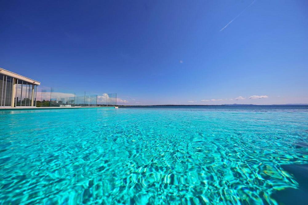 Arcadia Eco-Luxe Mobile Homes With Infinity Pool By Oiko Collection Privlaka  Eksteriør bilde