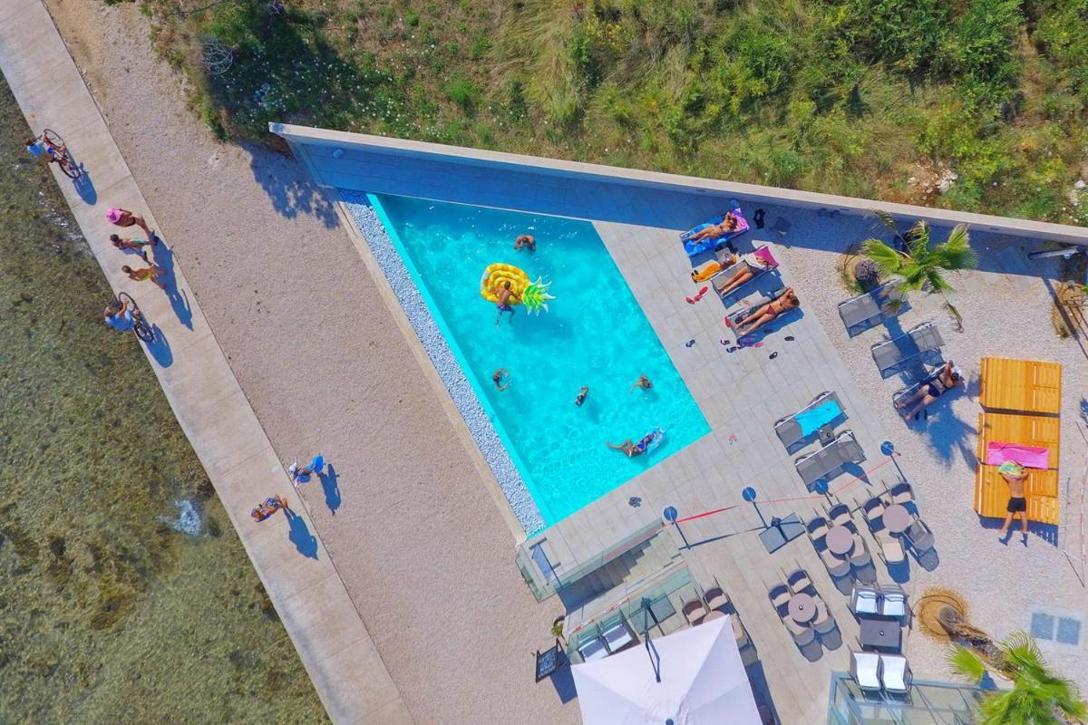 Arcadia Eco-Luxe Mobile Homes With Infinity Pool By Oiko Collection Privlaka  Eksteriør bilde
